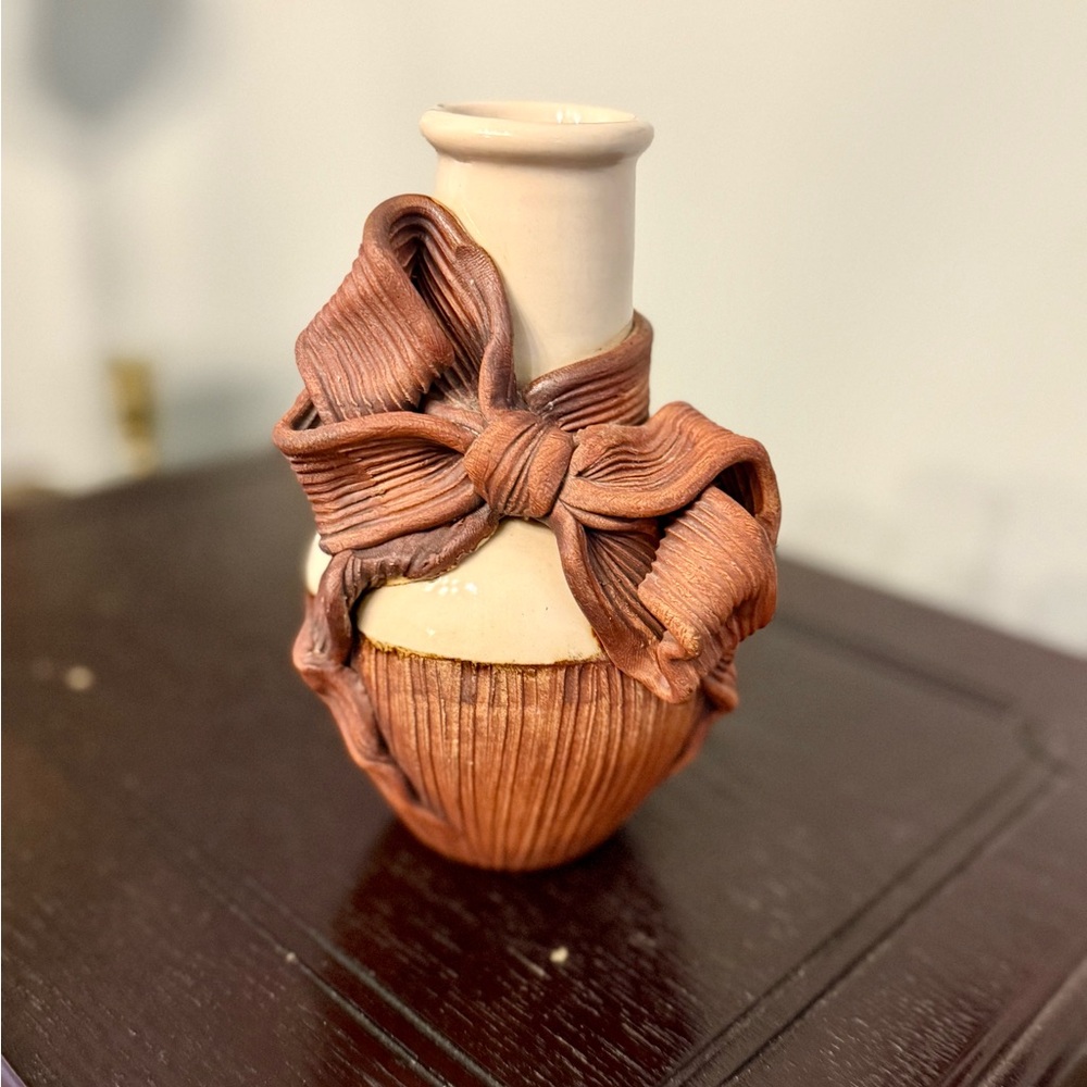 Charming Ceramic Vase with Ribbon Detail